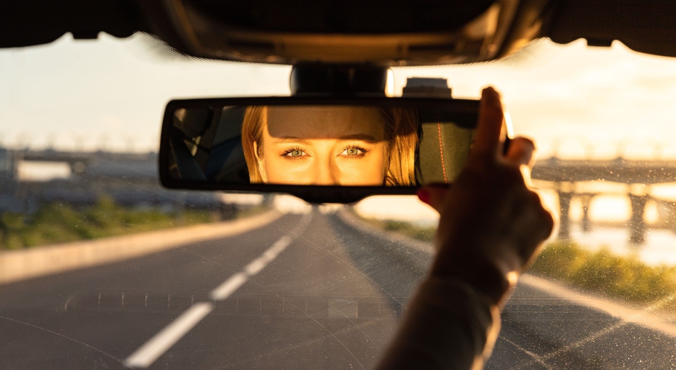 Viaggiare in sicurezza e comodamente con lo specchietto retrovisore.