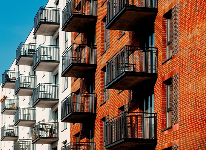 A chi appartiene la divisione tra balcon