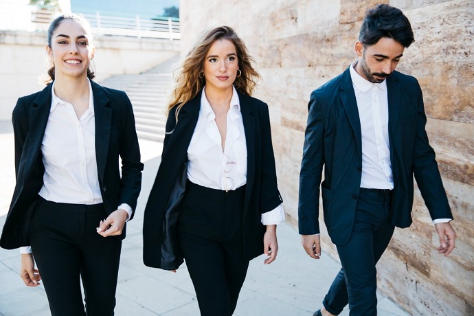 Chi decide l'abbigliamento aziendale? I 