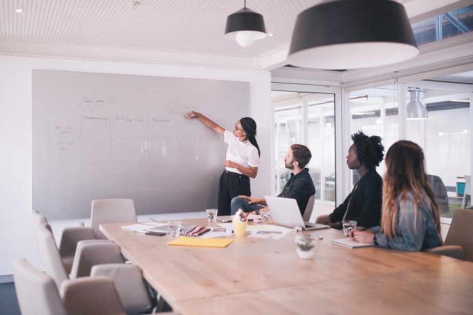 Contratto informatico CCNL 2025 stipendi