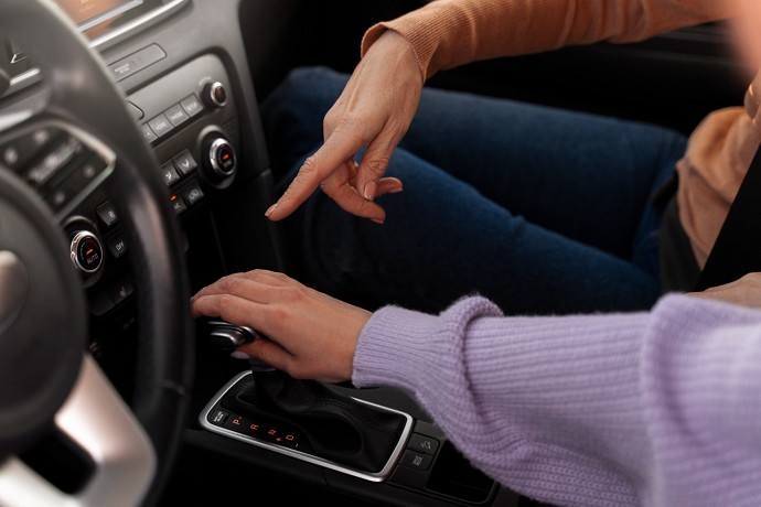 Conviene fare la patente auto con marce 