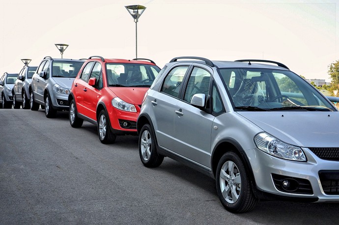 Cosa fare se un auto  parcheggiata ferm