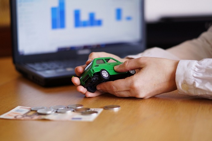 Ecotassa su auto si paga anche nel 2025.