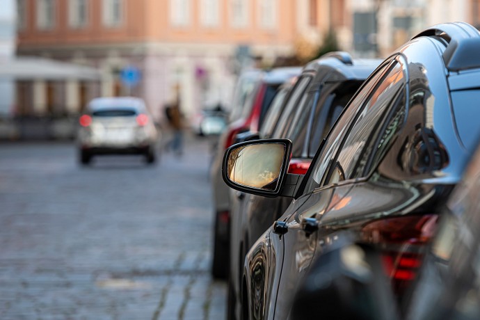 Parcheggio:distanza dal marciapiede. Art