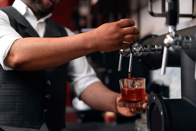 Quanto guadagna un proprietario di un bar? Fatturato, ricavi e utili