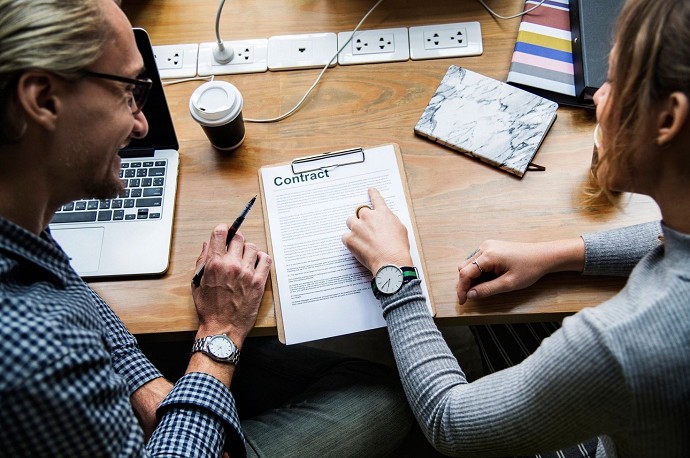 Come funziona il contratto di stage? Leg