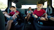 Bambini in auto: norme e regole