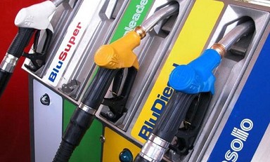 Aumenti prezzi diesel e benzina al rient