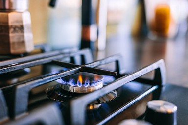 Come pagare meno le bollette luce e gas 