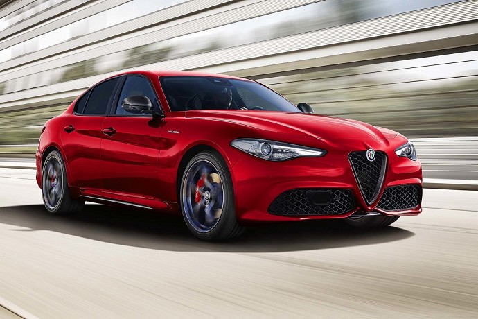 Alfa Romeo Giulia 2021: dimensioni, moto