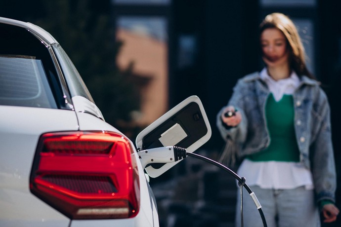 Auto ibride, come funzionano gli incenti