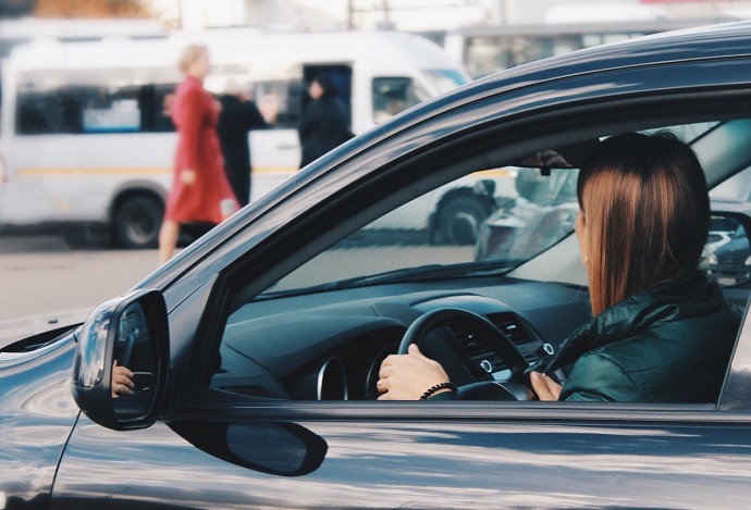 Se l'auto  parcheggiata fuori in invern