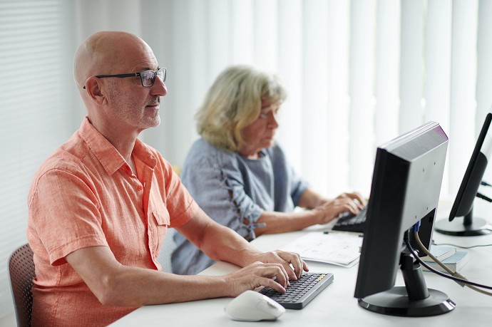 cu pensionati online