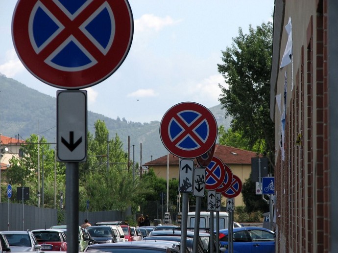 Differenze divieto di sosta e fermata