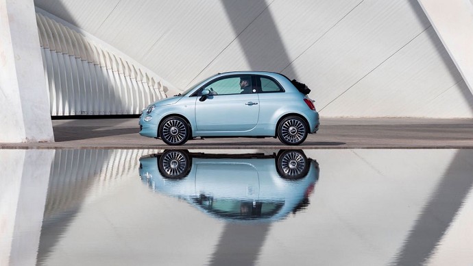Fiat 500 ibrida, i pregi