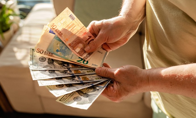 spesa pensioni sale
