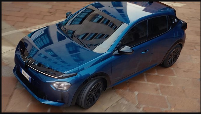 Lancia Ypsilon Cassina 2024