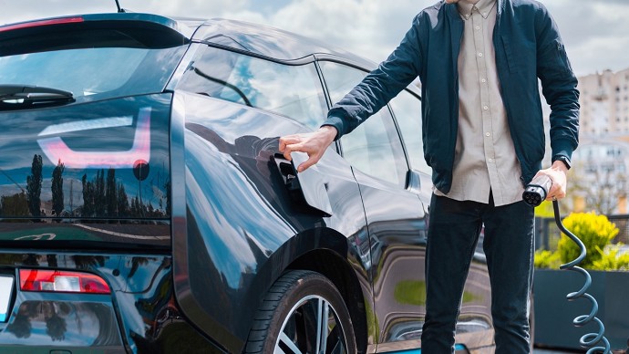Auto elettrica ricarica