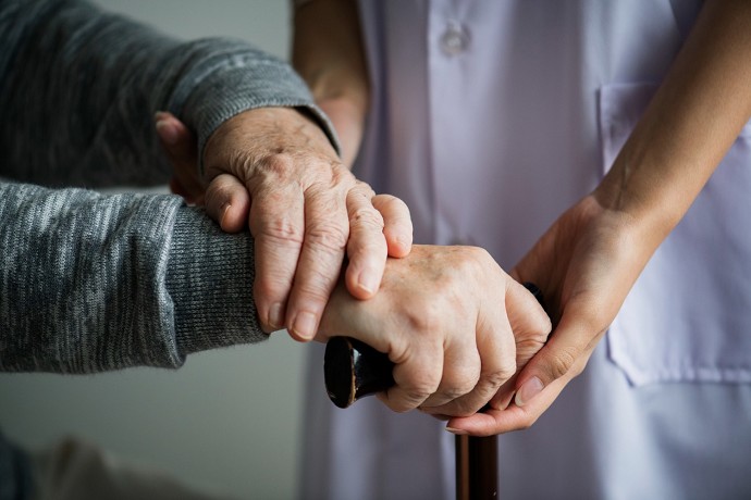 Caregiver che usufruisce dei permessi