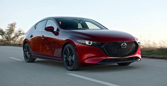 Mazda 3: prezzi listino e dotazioni