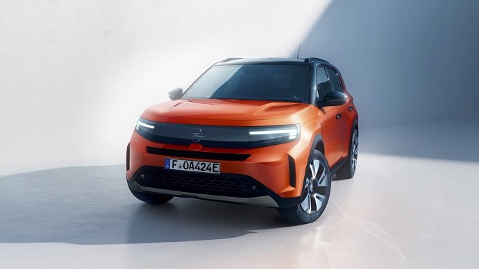 Interni ed esterni della Opel Frontera
