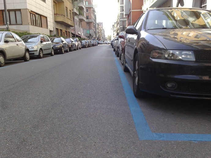 Parcheggi disabili strisce blu 