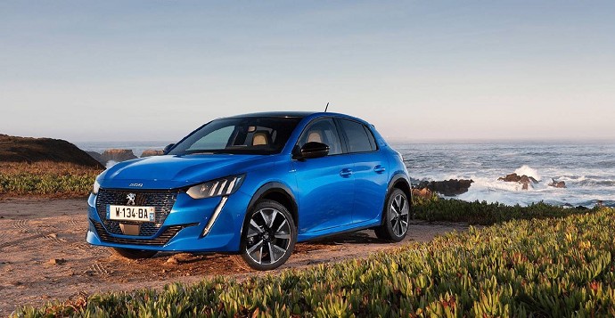 Recensioni Peugeot 208 2022 