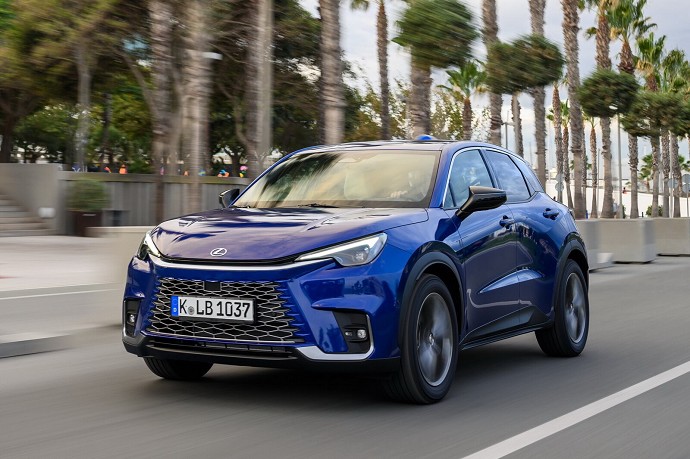 Suv compatto Lexus LBX