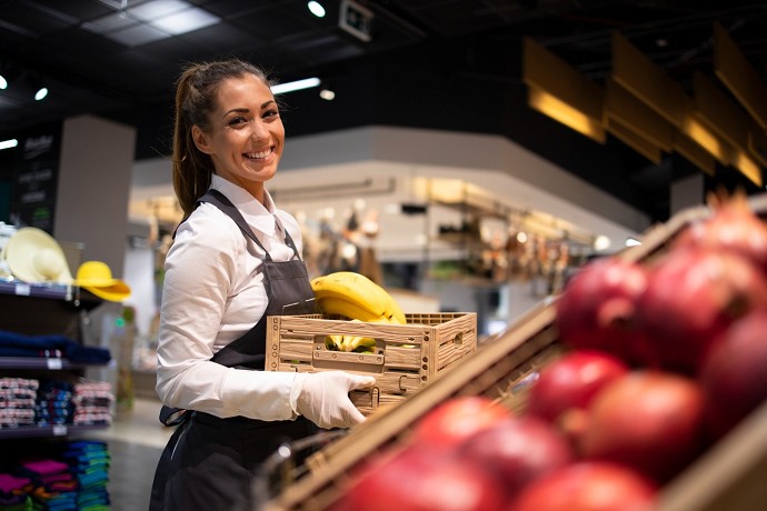 Dipendenti in un discount in Italia