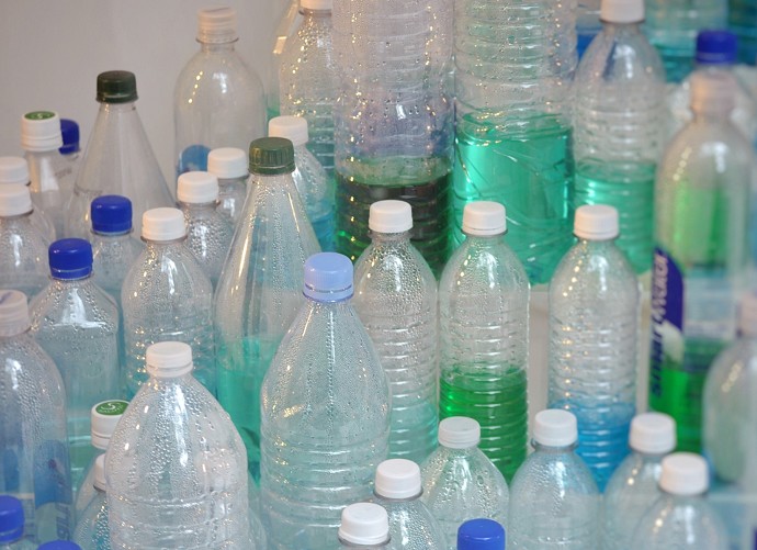Bevande in bottiglia normativa 2025