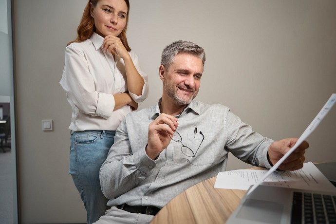 Lavoro tra coniugi condizioni legali