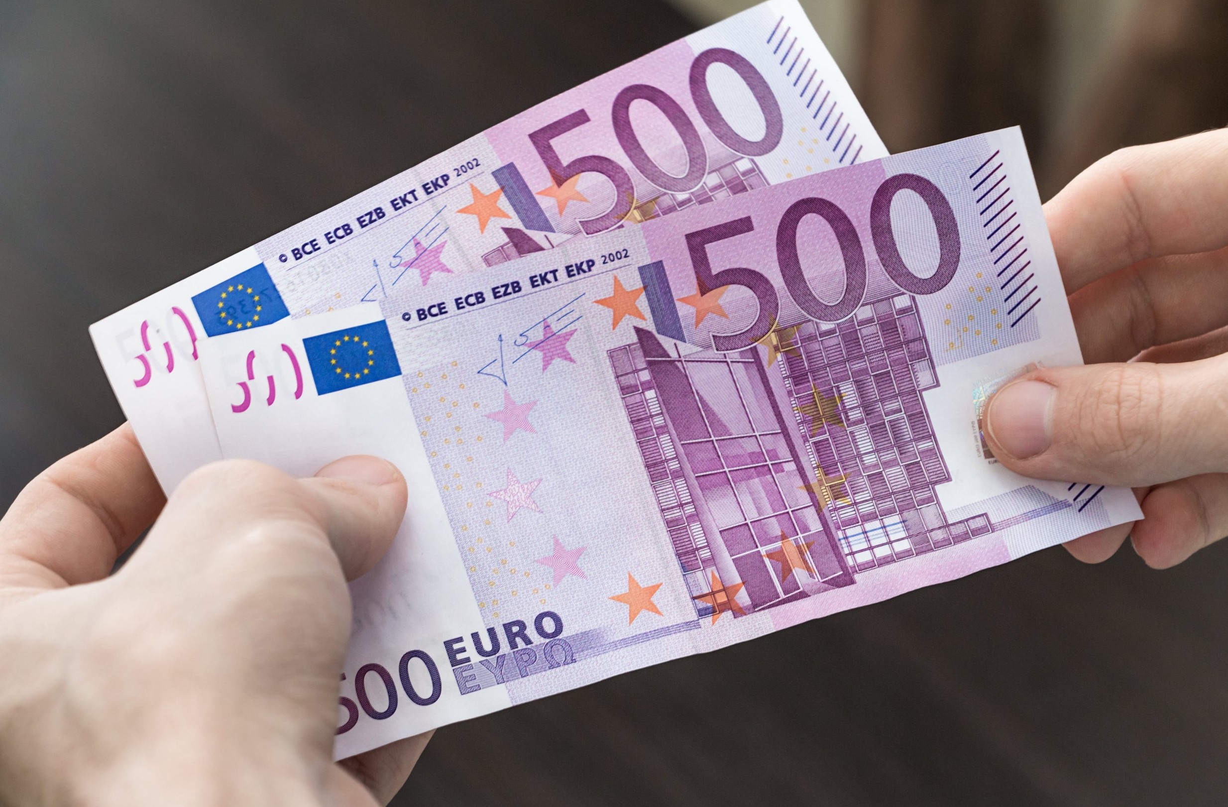 Carta 500 Euro A Chi Spetta Bonus 100 euro di Natale esteso a più beneficiari è ufficiale insieme