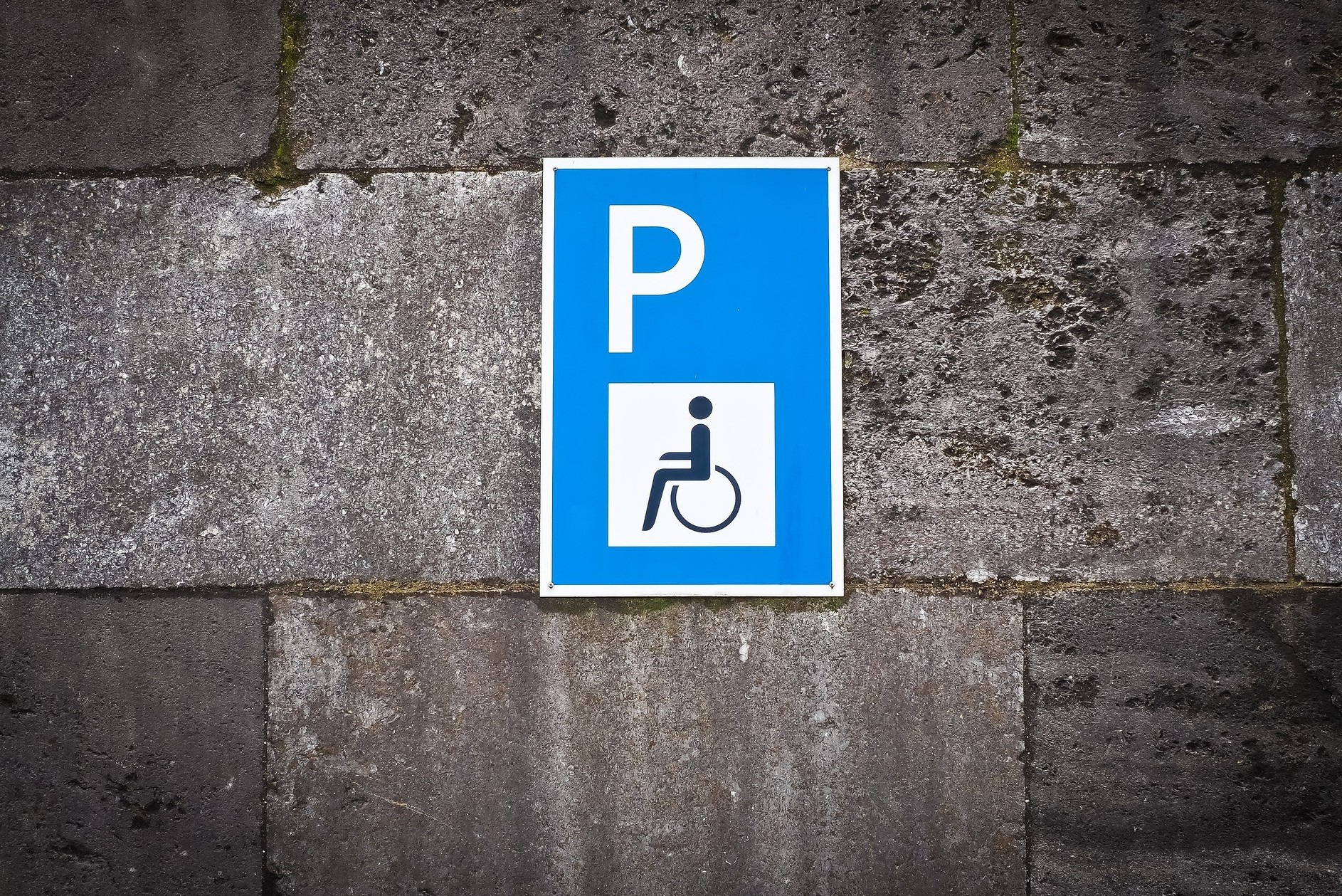 contrassegno-auto-disabili-e-invalidi-chi-pu-fare-domanda-all-inps-e