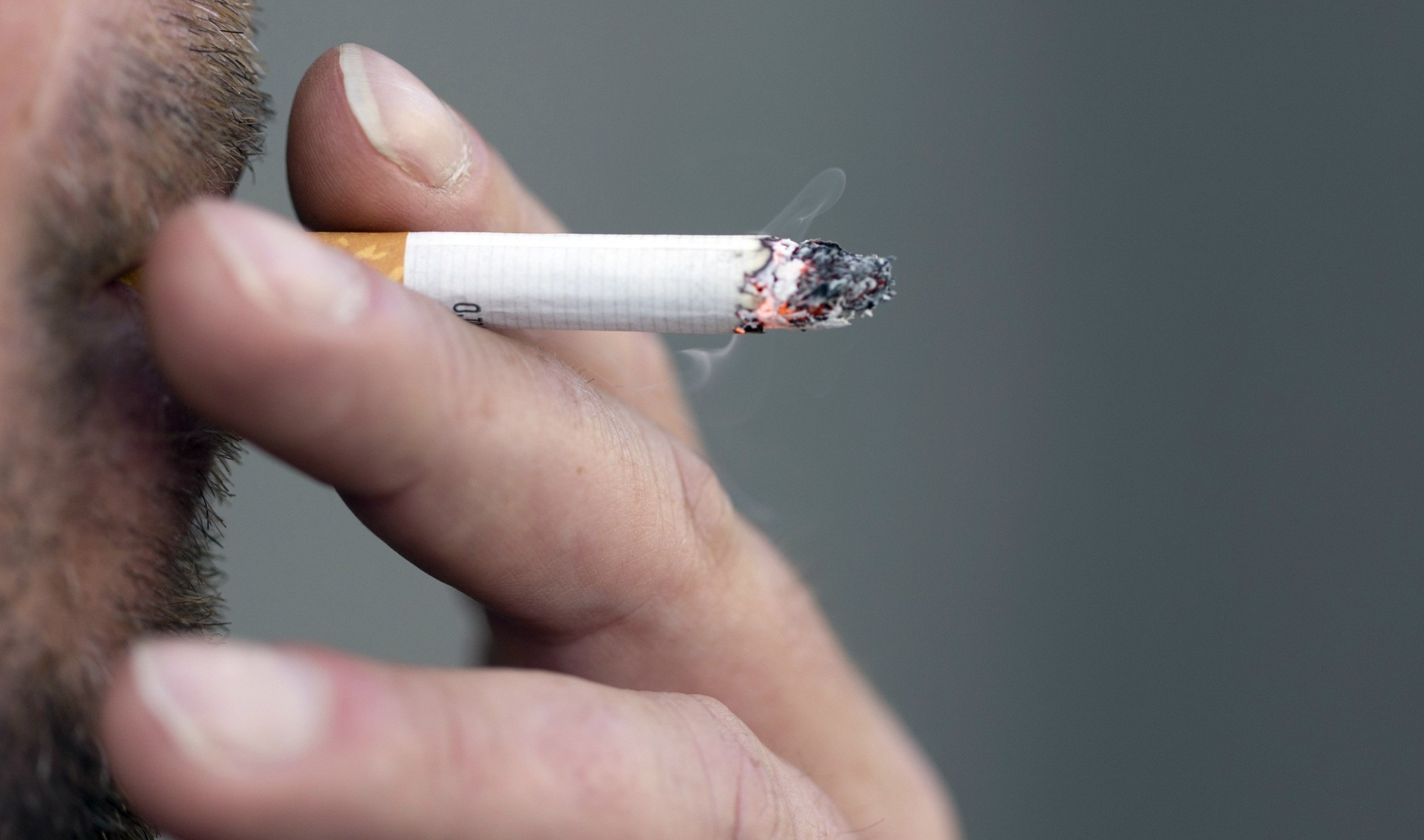 Pausa sigaretta sul lavoro, quante al giorno e durata. Le regole e la