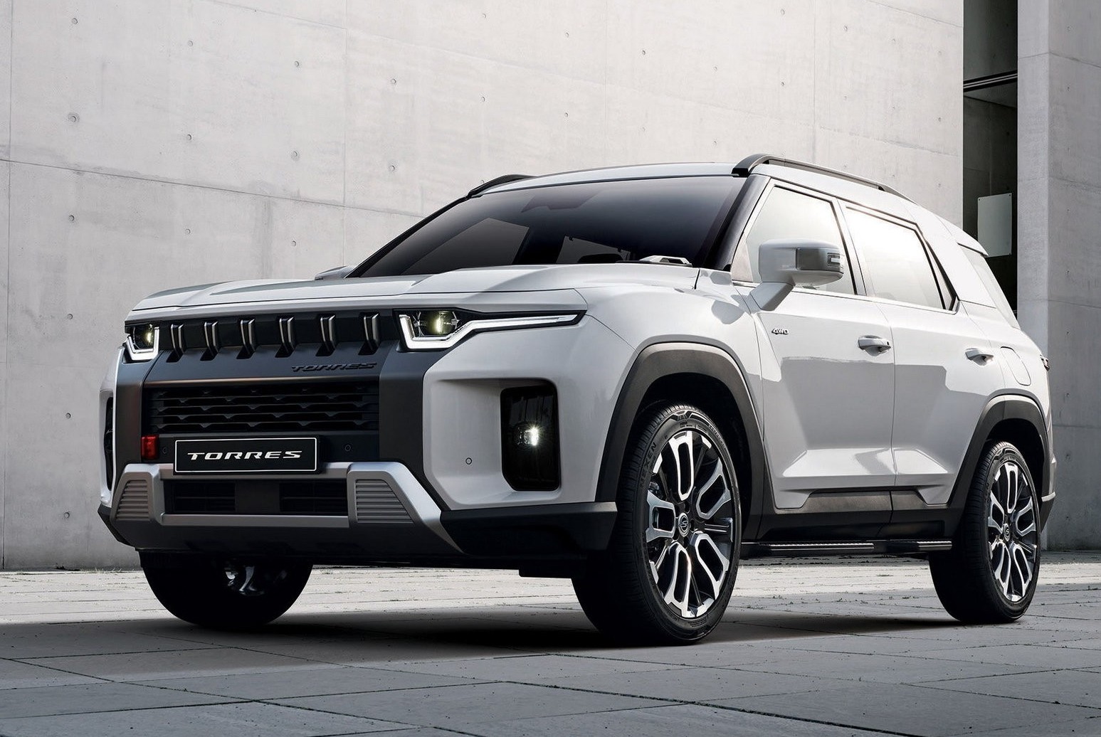 Teste e reviews do novo Ssangyong Torres 2023, crossover por apenas 21.000 euros inclui Range Rover e Jeep