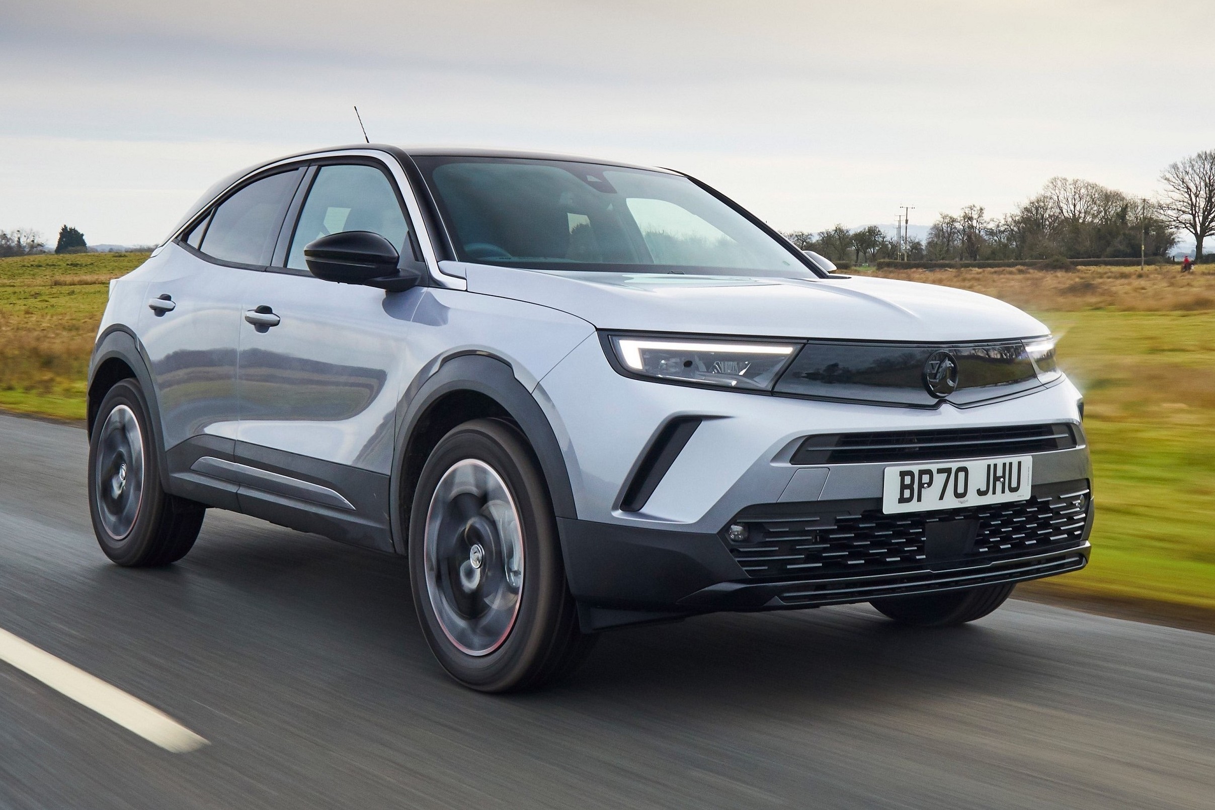 Teste de estrada e análises do novo Opel Mokka 2023, um crossover compacto para consideração de preço e qualidade
