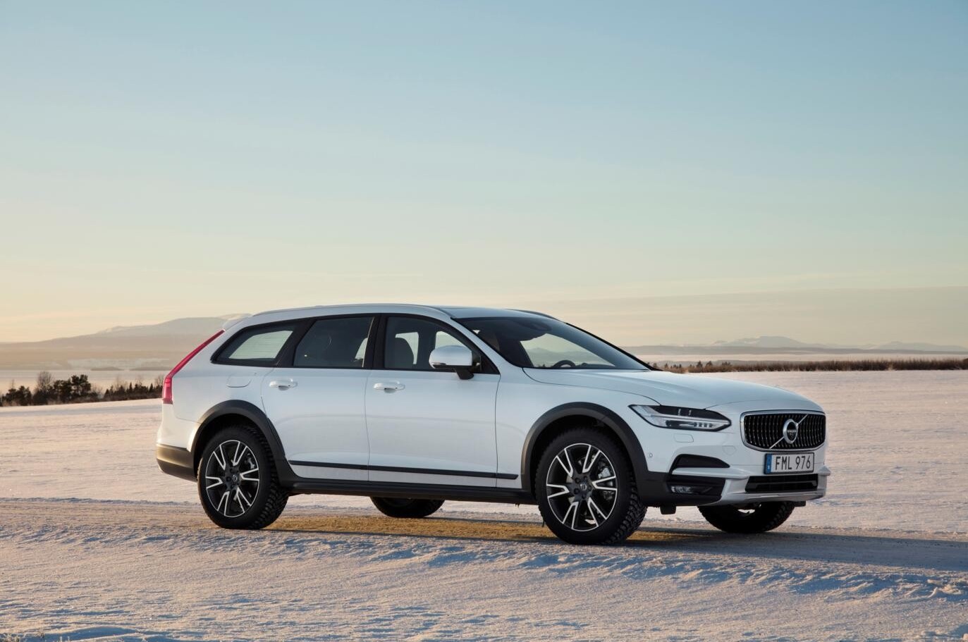 Volvo V90 Cross Country prezzi, versioni, motori, dimensioni nuovo