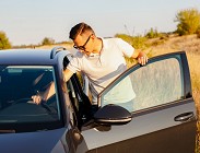 Auto sotto al sole