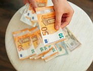 cambiano stipendi festivita