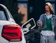 Auto ibride, come funzionano gli incentivi