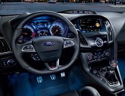 Ford Focus nuova, guida da sola