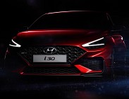 A grandi passi verso la nuova versione di Hyundai i30 di cui stanno emergendo i primi dettagli sul design in attesa di conoscere le informazioni ufficiali su motori e specifiche tecniche, prezzo e dotazioni. Ma non ci sar molto da attendere perch s