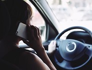 Parlare al telefono durante la guida