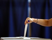 Referendum costitutizionale sondaggi aggiornati ecco i primi clandestini se vince s o no aspettando, gare cavalli, auto, papa