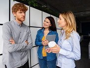 Conversazione con i colleghi di lavoro 